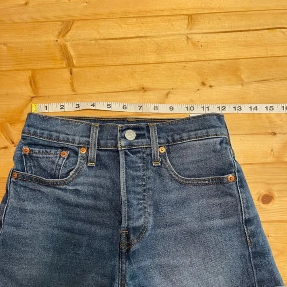 Levi's 501 Medium Wash Denim Shorts - Picture 4 of 15